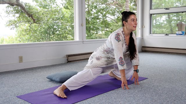 Hatha Yoga - The Sun Salutation Using Straps with Alex Ishwari - 13 min. -  Level 1 - Integral Yoga TV