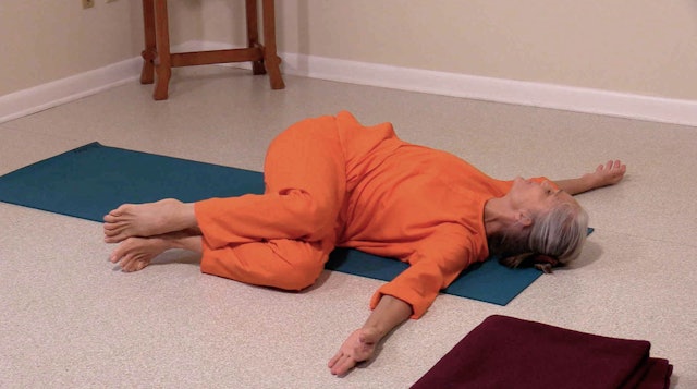 Hatha Yoga Tips: Lying Spinal Twist with Saci Murphy