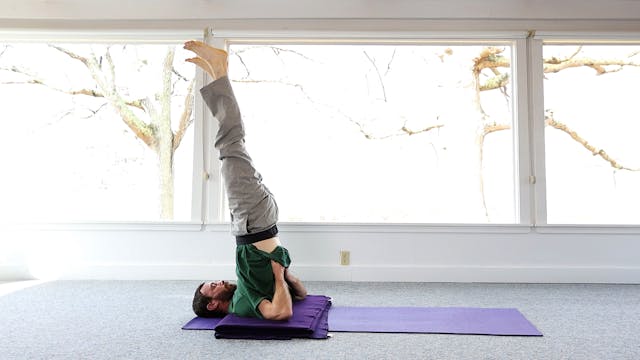 Hatha Yoga - Inversions for a Complet...