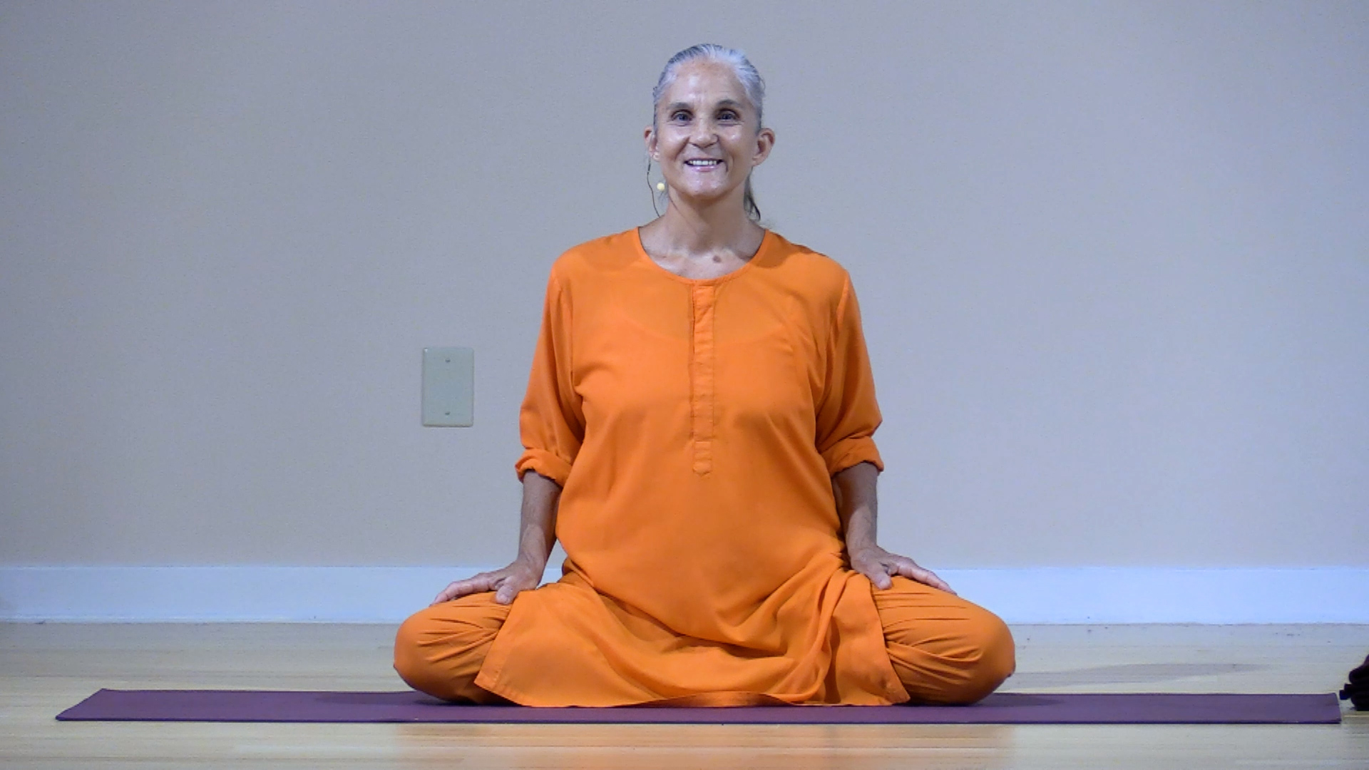 Hatha Yoga - Level 2-3 with Saci Murphy - September 11, 2020