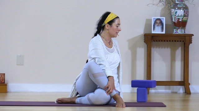 Hatha Yoga - Mixed Level with Malati Kurashvili - October 10, 2020