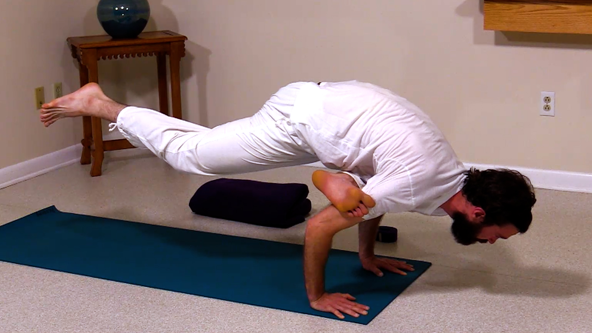 Hatha Yoga - Level 2-3 Arm Balances with Zac Parker