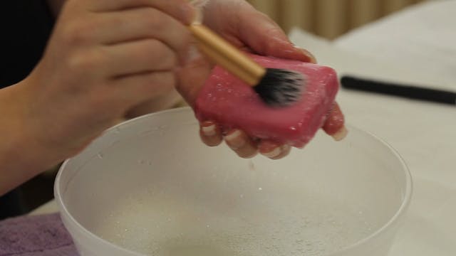 Cleaning Make Up Brushes