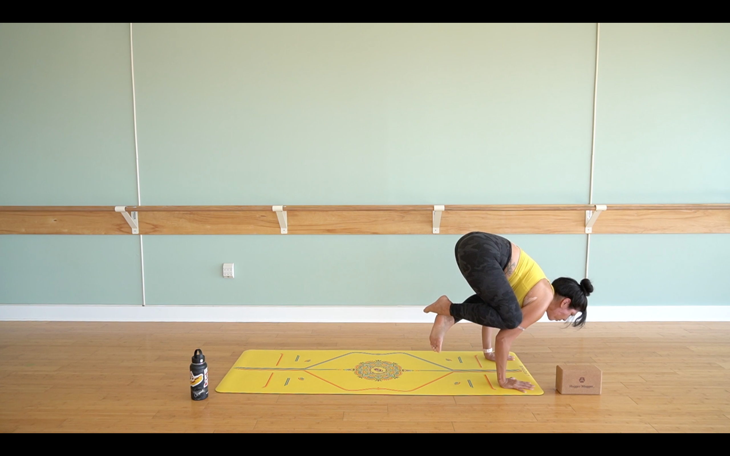 Forearm stand & Crow flow w/ Yvonne (Level 2/3)