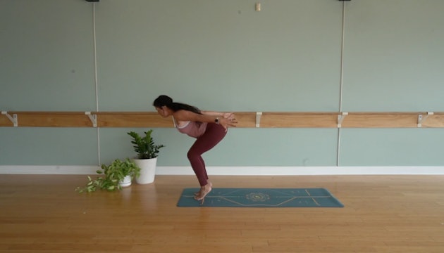 Short & Spicy Flow- Vinyasa Yoga w/ Yvonne (Level 2)