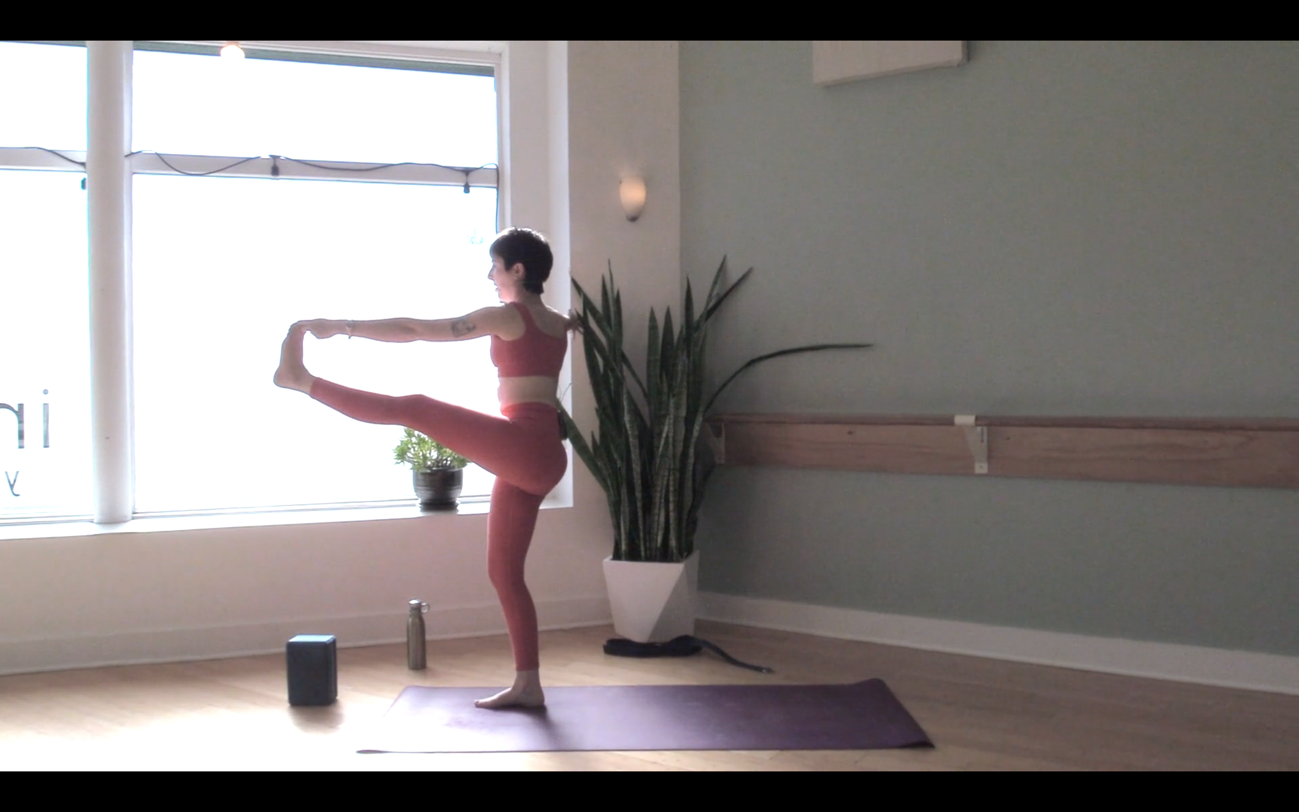 Hand to Big Toe- Vinyasa Yoga w/ Bekah (Level 2/3)