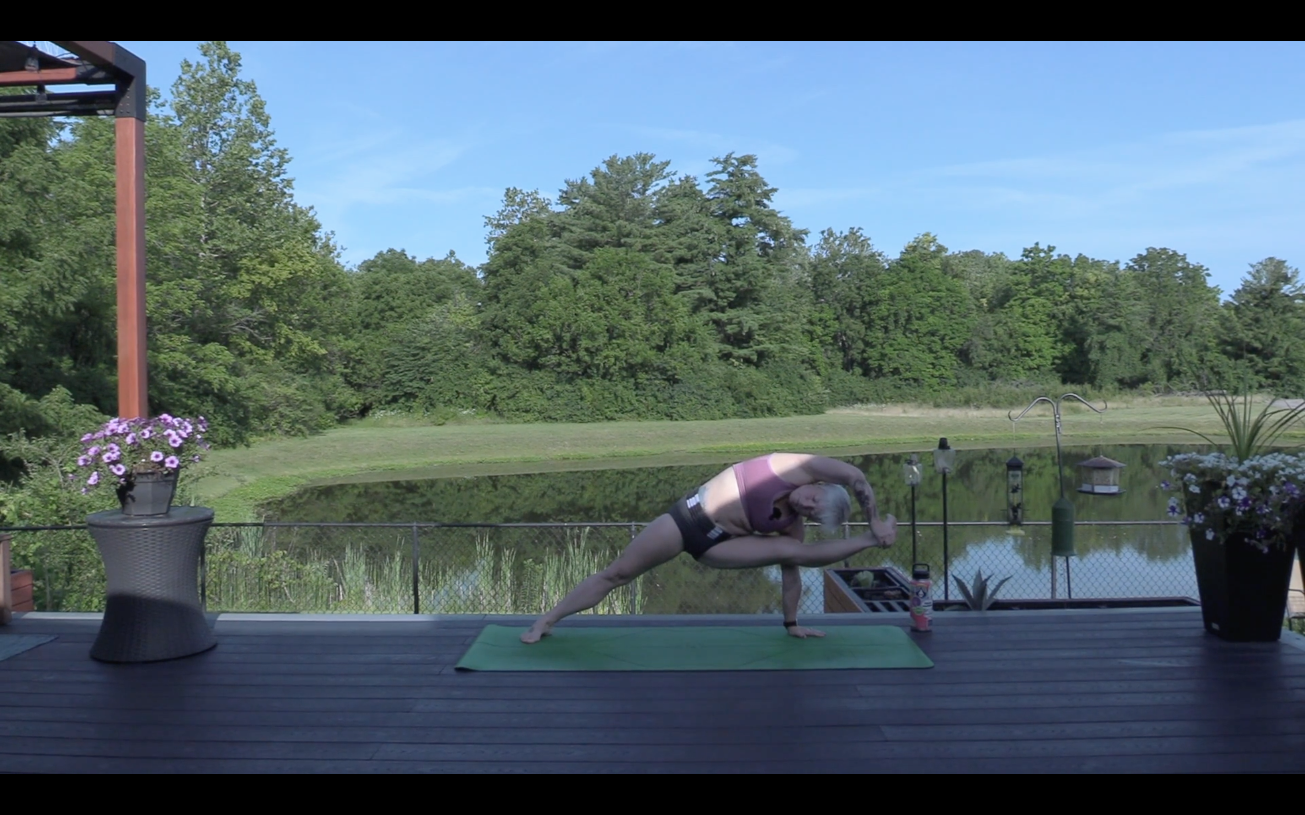 Outer Hips & Side Body- Vinyasa Yoga w/ Jill ( Level 2/3)