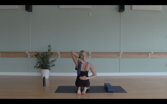 Shoulder Mobility- Vinyasa Yoga w/ Andrea (Level 1/2)