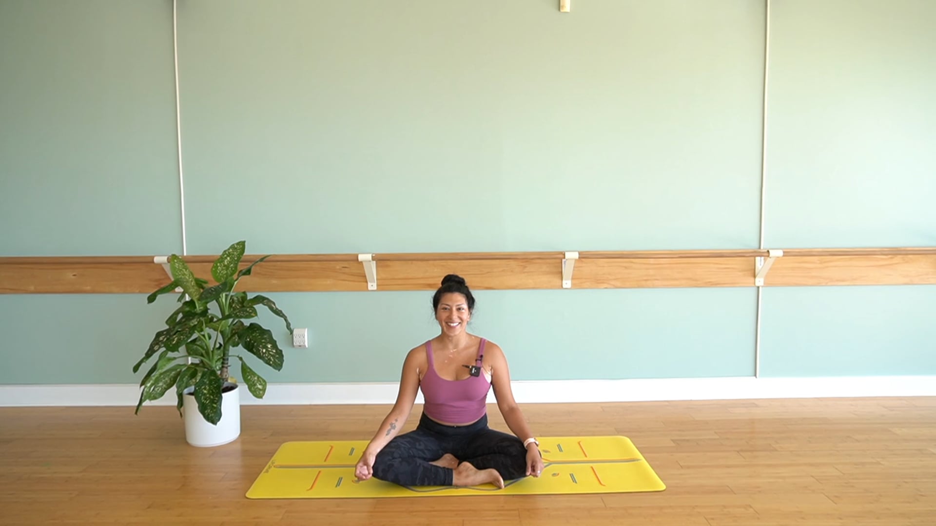 Beginners Slow Flow- Vinyasa Yoga w/ Yvonne (Level 1)
