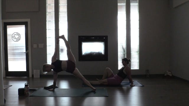 Eka Pada Vasisthasana- Vinyasa Yoga w...