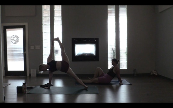 Eka Pada Vasisthasana- Vinyasa Yoga w/ Jill (Level 2/3)