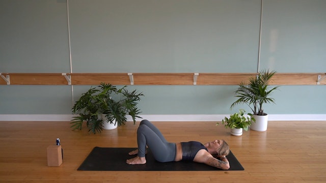 Flow to 8 Angle Pose- Vinyasa Yoga w/ Megan Z. (Level 2)