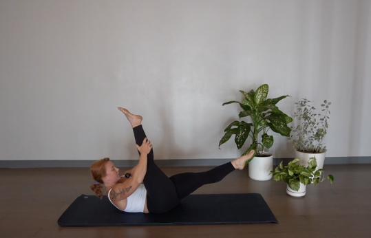 Centering Focus- Pilates Mat w/ Glenna (Level 1/2)