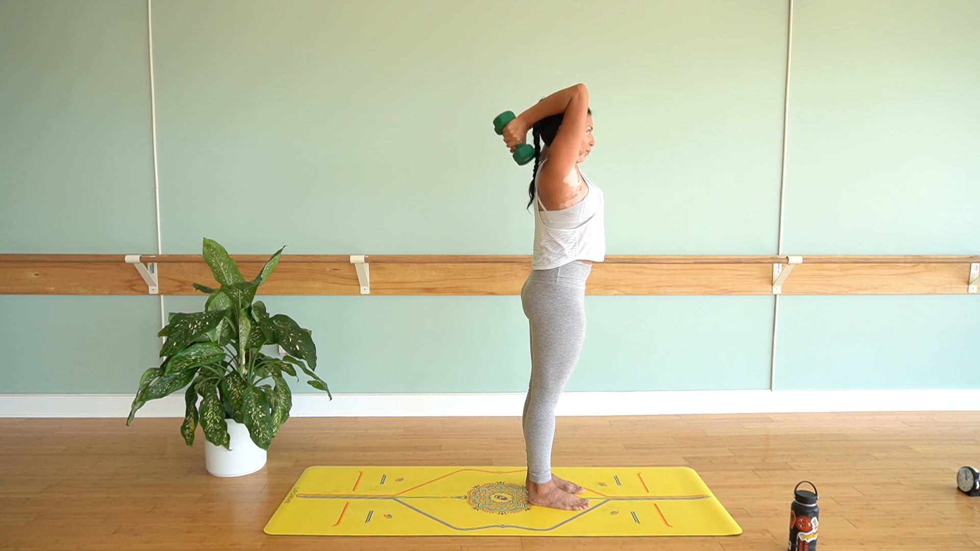 30 minute Strength- Pilates Mat with Weights w/ Yvonne (Level 2)