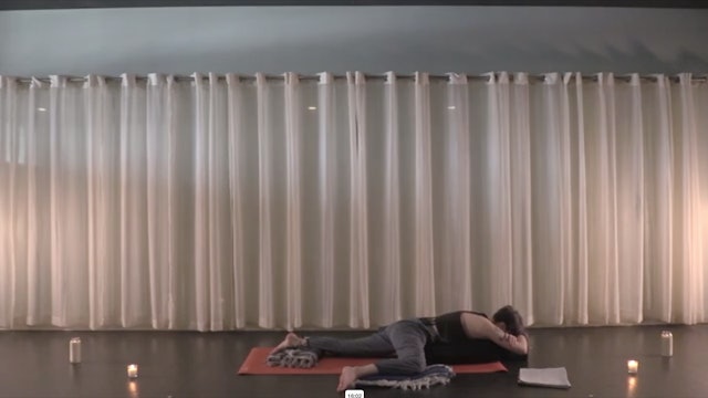 Comfy & Cozy- Restorative Yoga w/ Izzy (Level 1)