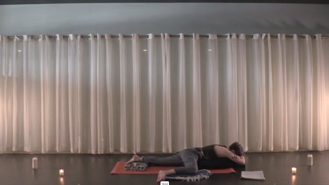 Comfy & Cozy- Restorative Yoga w/ Izz...