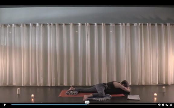Comfy & Cozy- Restorative Yoga w/ Izz...