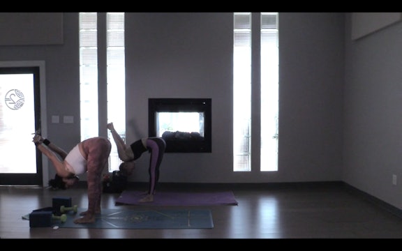 Cultivating a Strong Lower Body- Vinyasa Yoga w/ Yvonne (Level 2)
