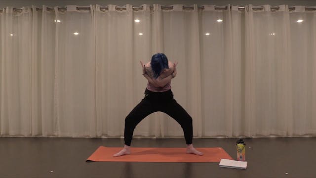 Mobile Hips- Vinyasa Yoga w/ Izzy (Le...