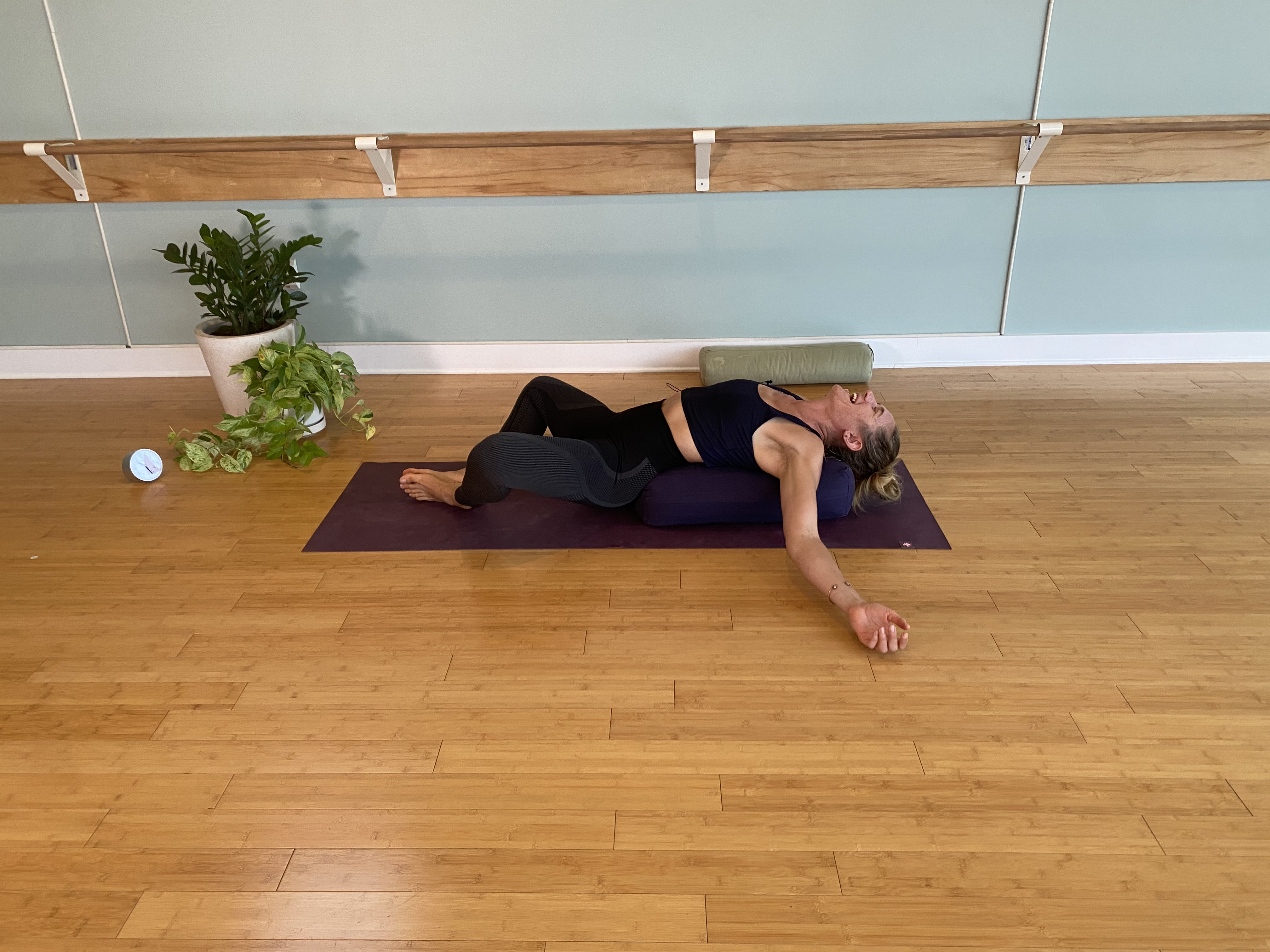 Childish Hips - Restorative Yoga w/ Stacey (Level 1)