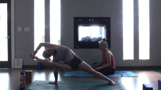 Vismamitrasana Flow- Vinyasa Yoga w/ ...