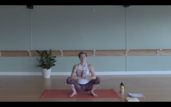Sacral Chakra- Vinyasa Yoga w/ Izzy (...