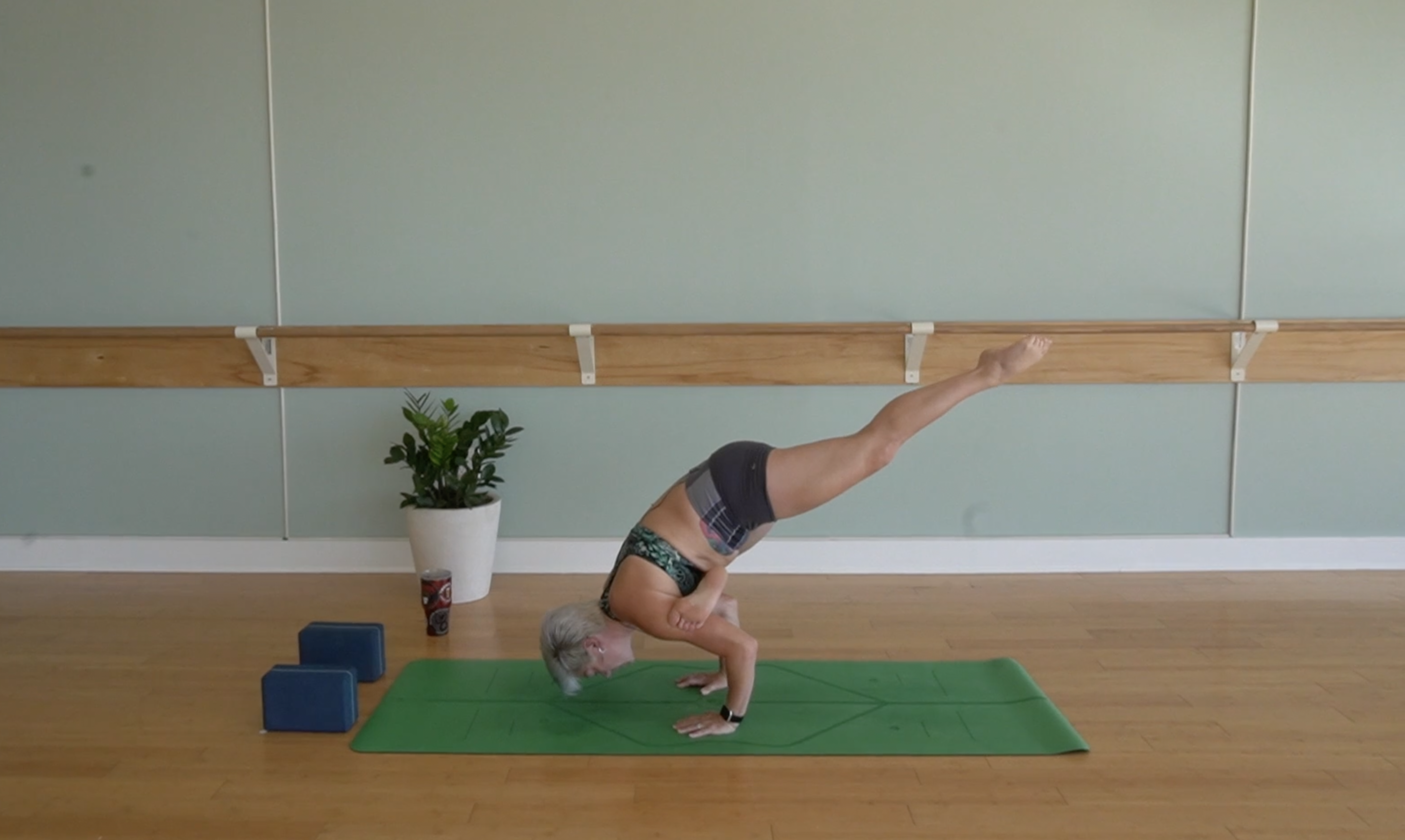 Practicing Non-Attachment- Vinyasa Yoga with Jill (Level 2/3)
