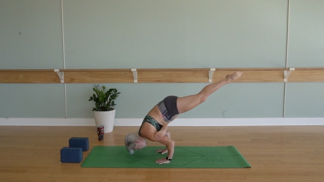 Practicing Non-Attachment- Vinyasa Yoga with Jill (Level 2/3)