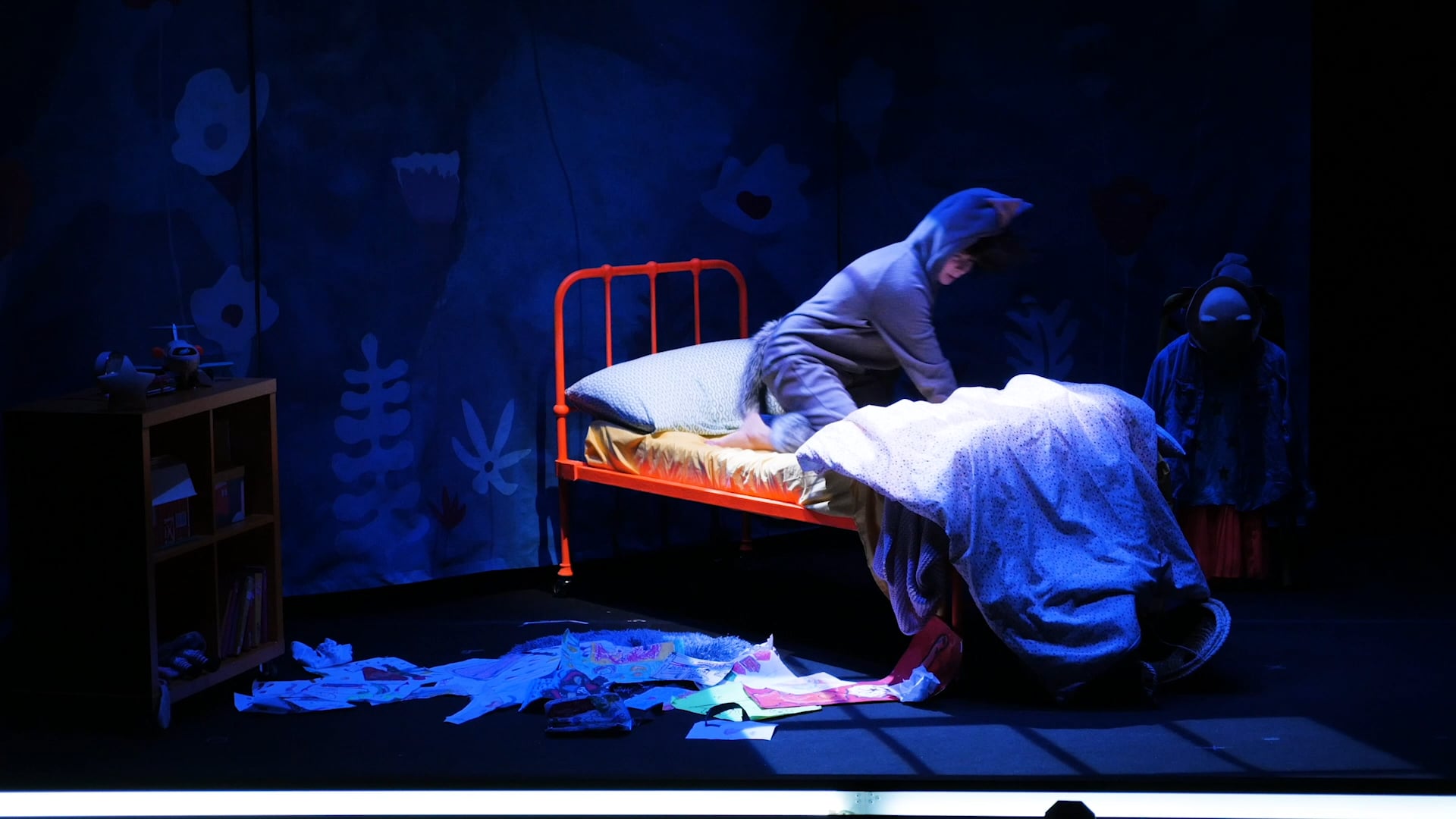 Showcase - Lou in the Night