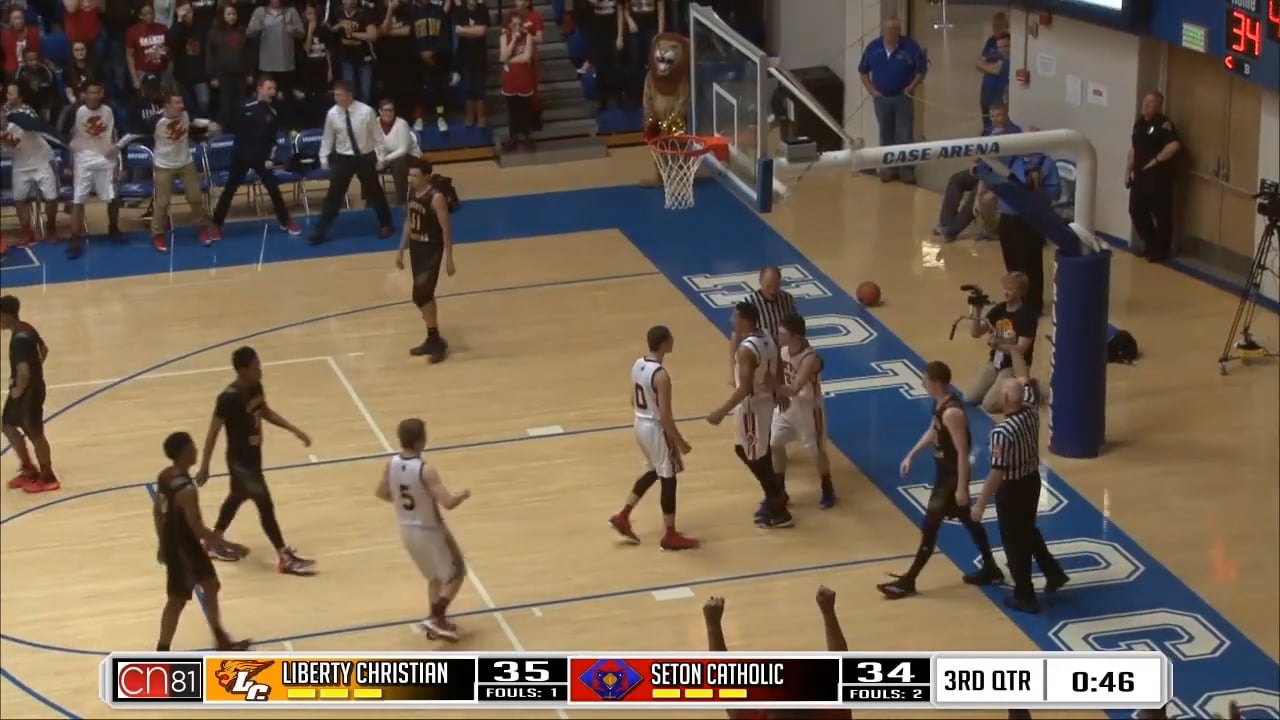 2016 IHSAA BBB Regionals Seton Catholic Desmond Bane Dunk