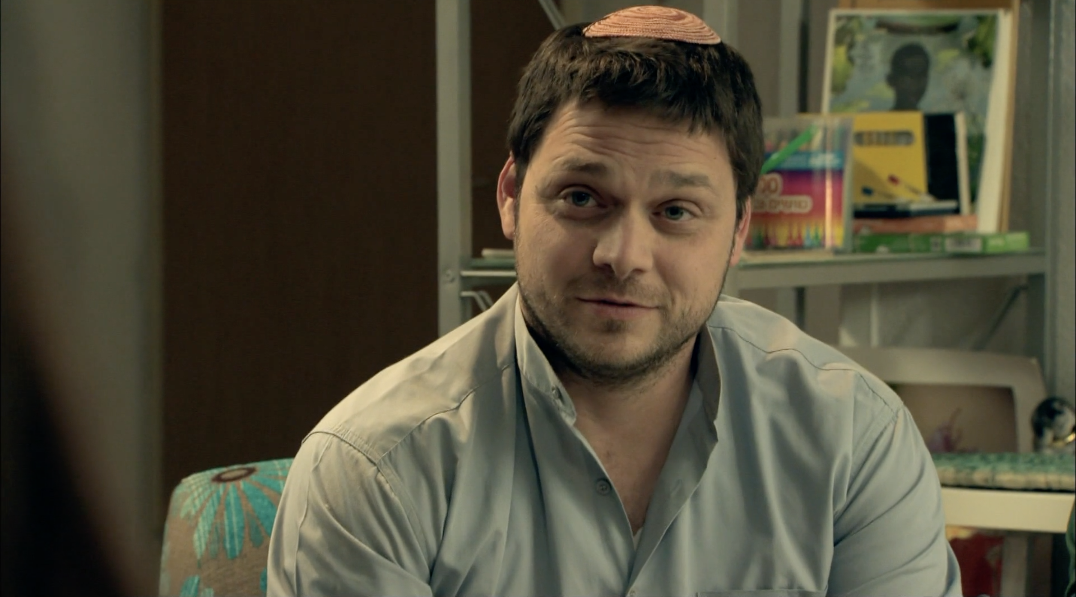 Srugim - Season 3, Episode 3 - Everything Moves and Will Travel