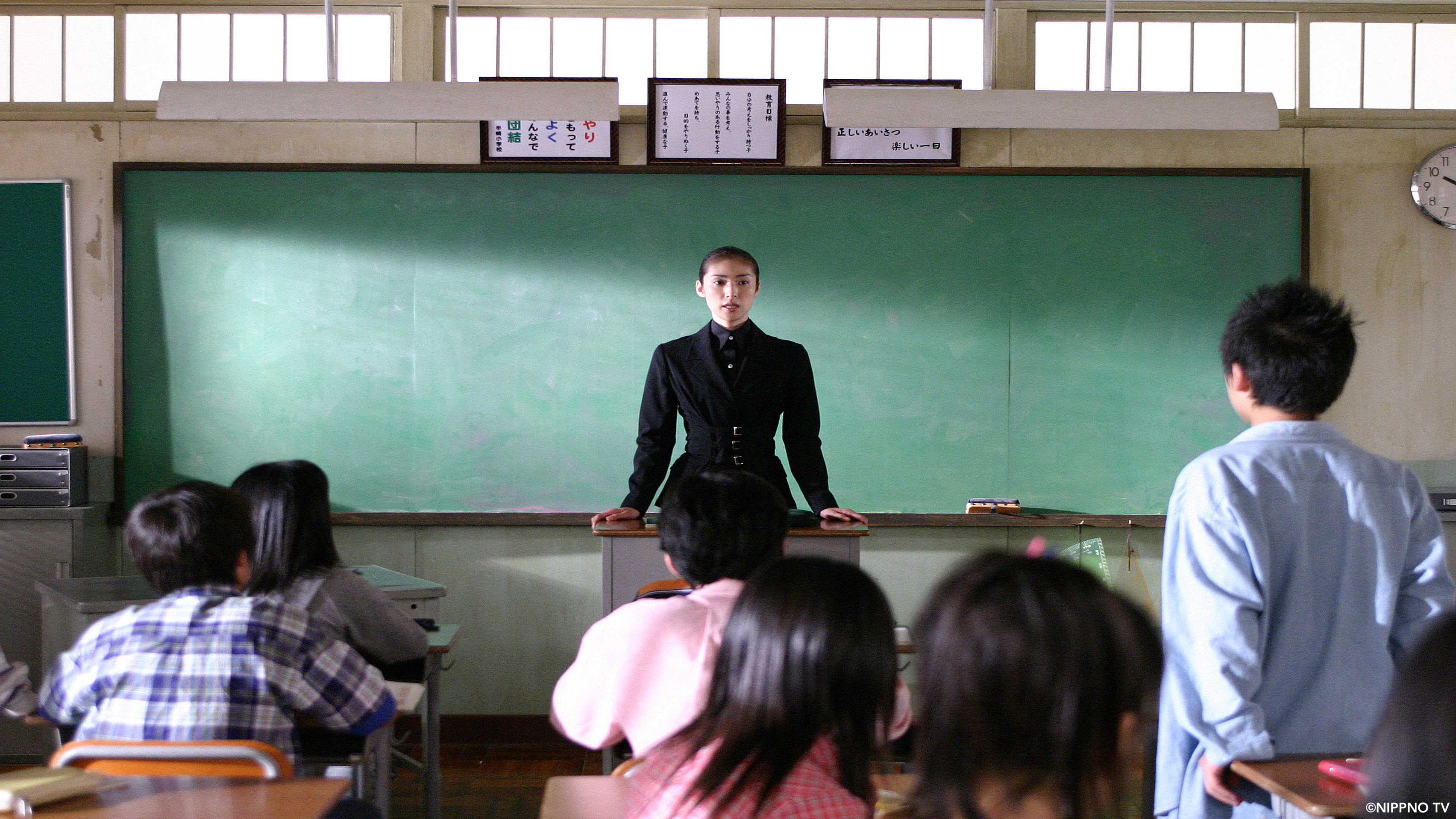 S1E1: The Queen's Classroom