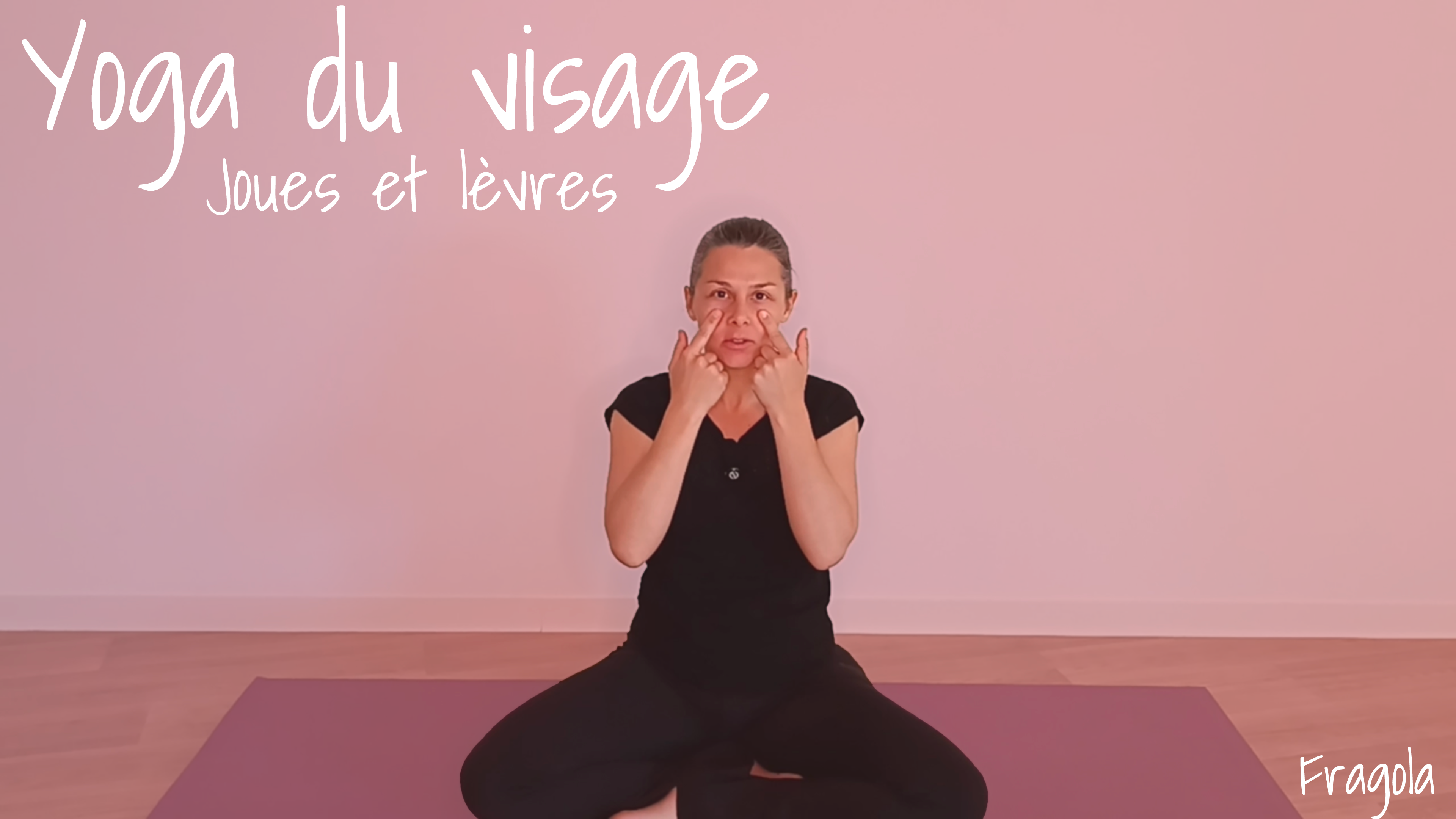 Auto-massage des joues et des lèvres