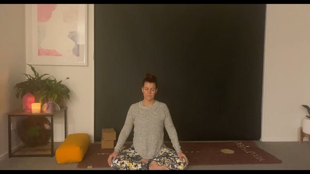 Yin yoga_ Grounding practice with med...