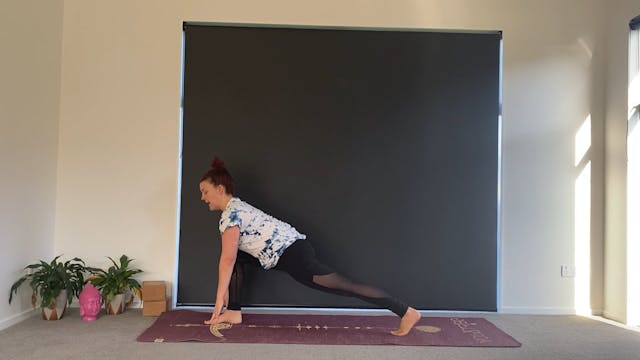 Vinyasa Flow: Pull back into your ham...