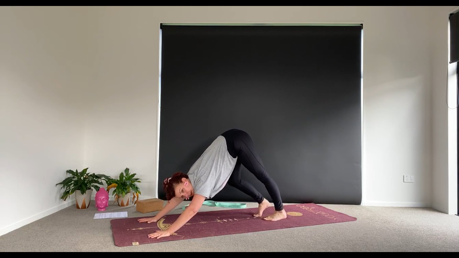 Stomach / Detox focussed vinyasa flow