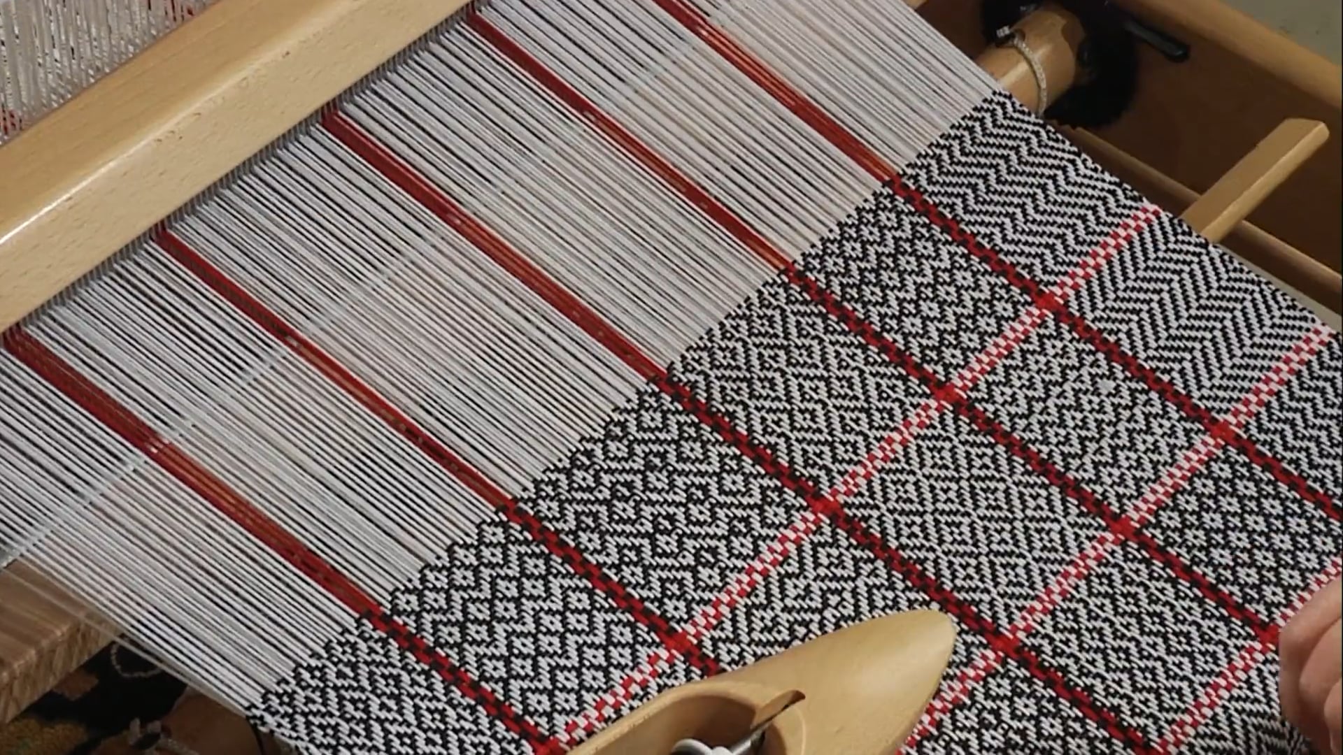 4.3.2 - Small Threadings Gamp at the Loom