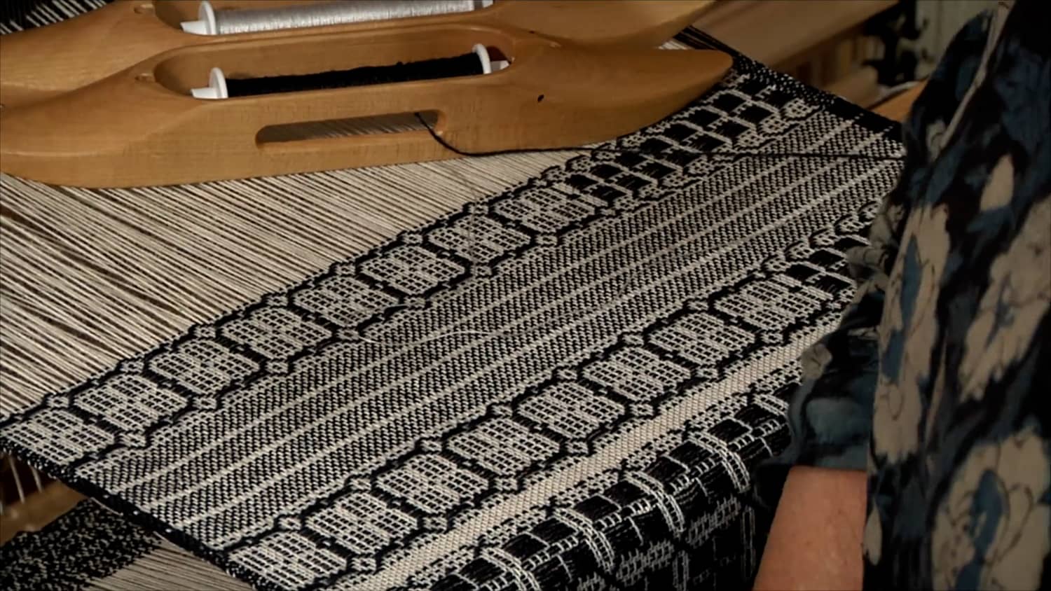 6.4.7 - Overshot at the Loom