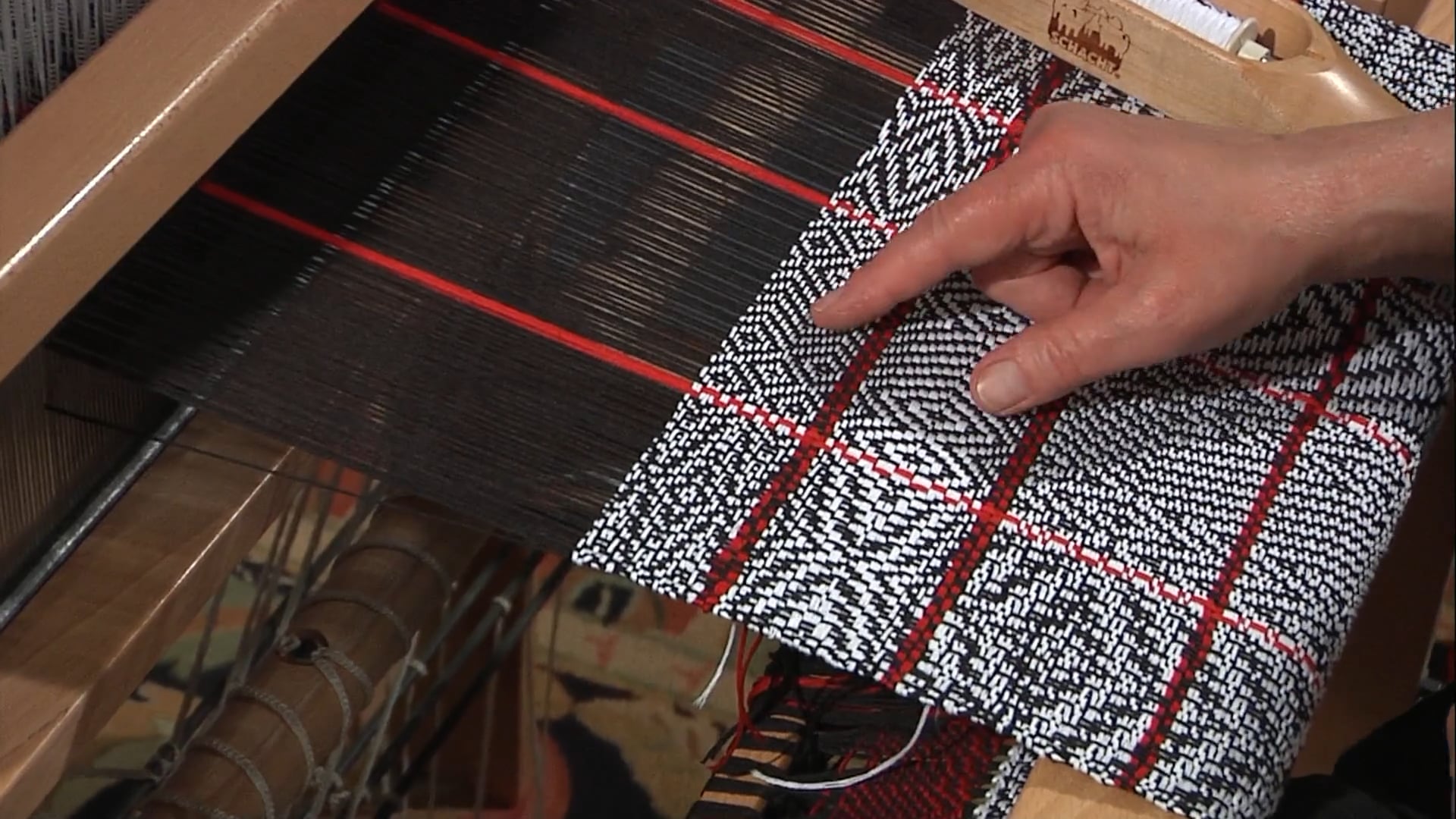 4.5.3 - Large Threadings Gamp at the Loom