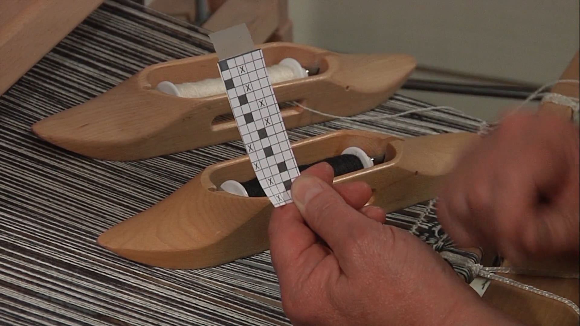 4.8.5 - Undulating Twill on Shadow Weave at the Loom