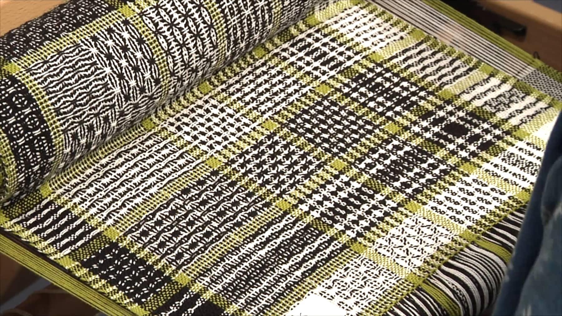 5.4.3 - Huck Colour & Weave at the Loom