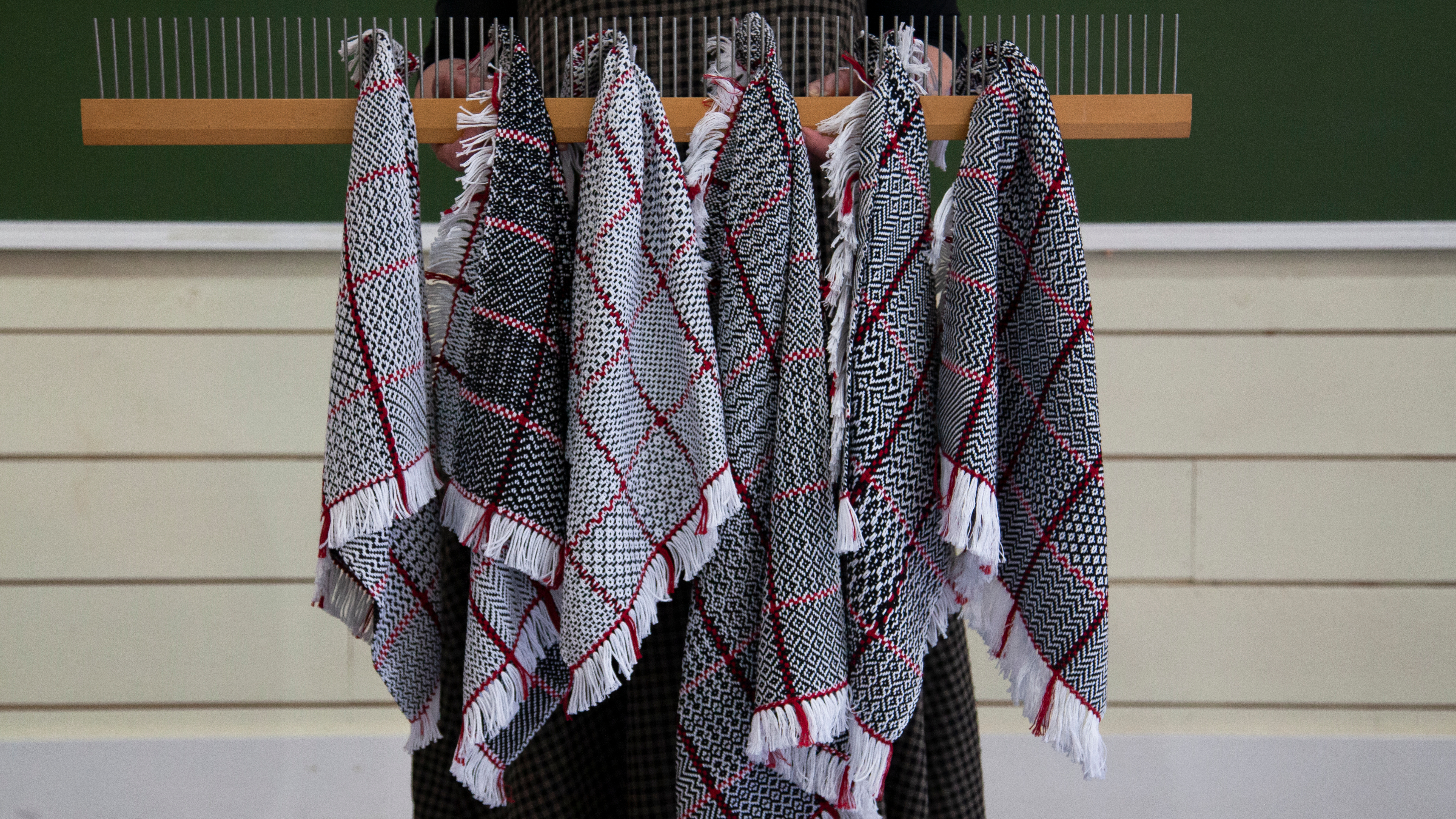 Season 4 Episode 3 - Small Threadings Twill Gamp