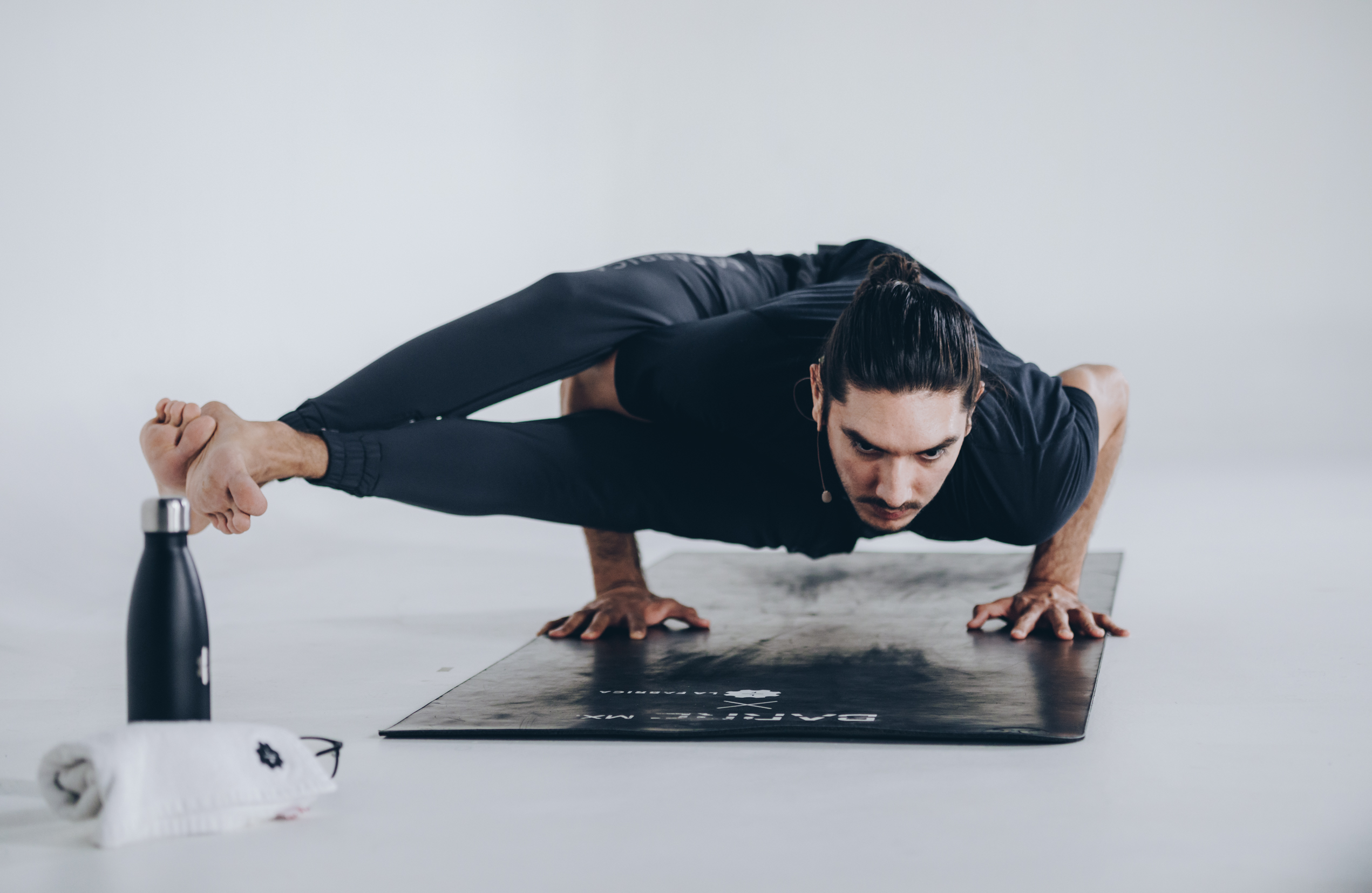 60Min Vinyasa Yoga con Alejandro 