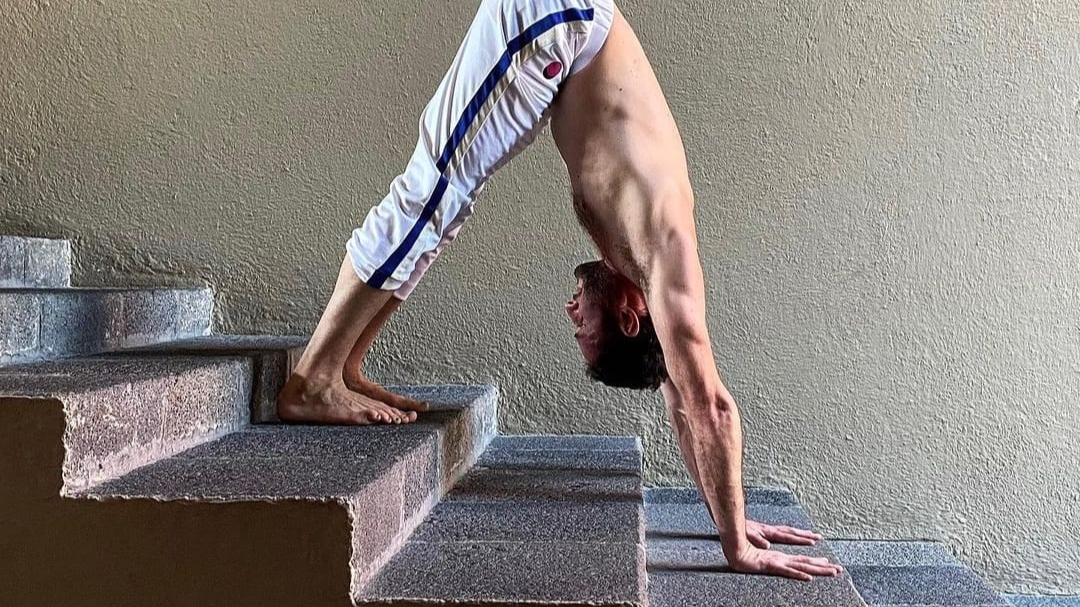 10Jul - Yoga Vinyasa con Natán