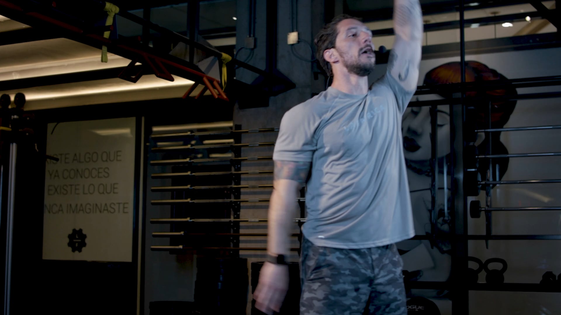 50-Min Bicep/Pecho con Héctor 