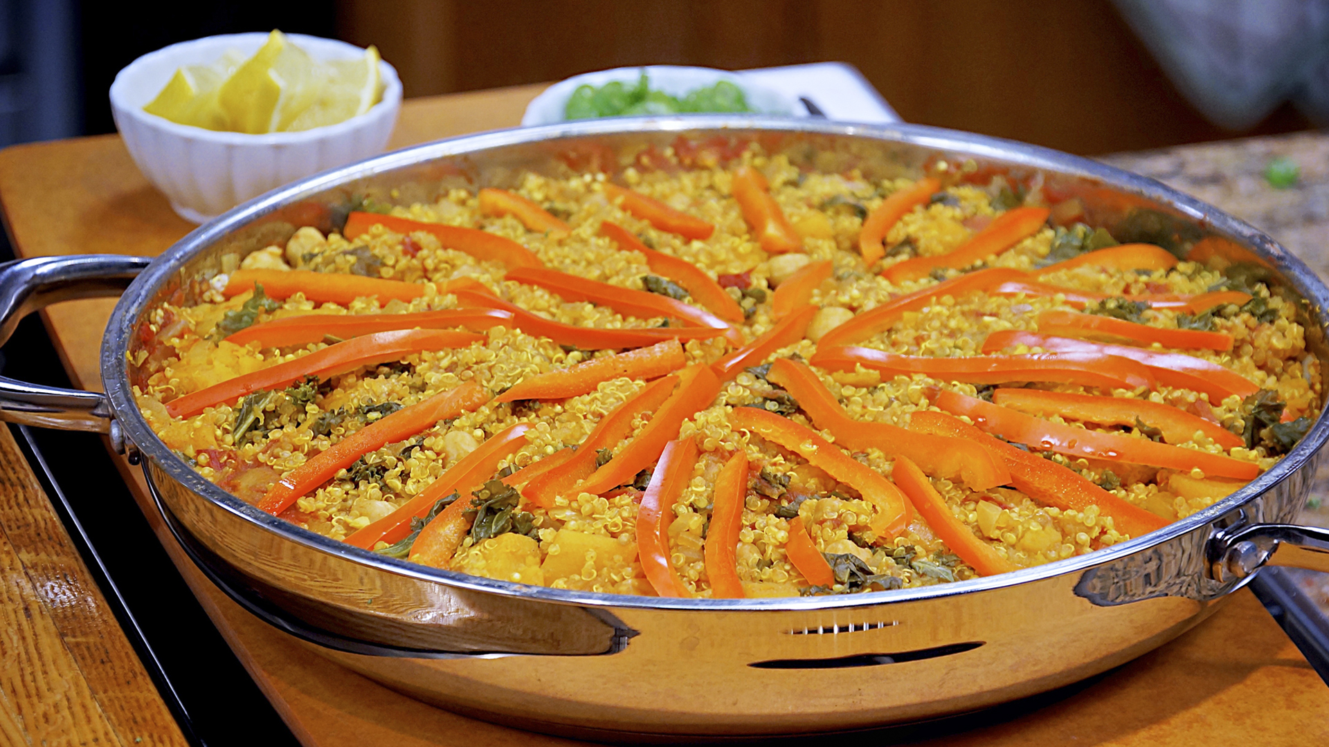 “Spanish Style” - Episode 404 (25 min)