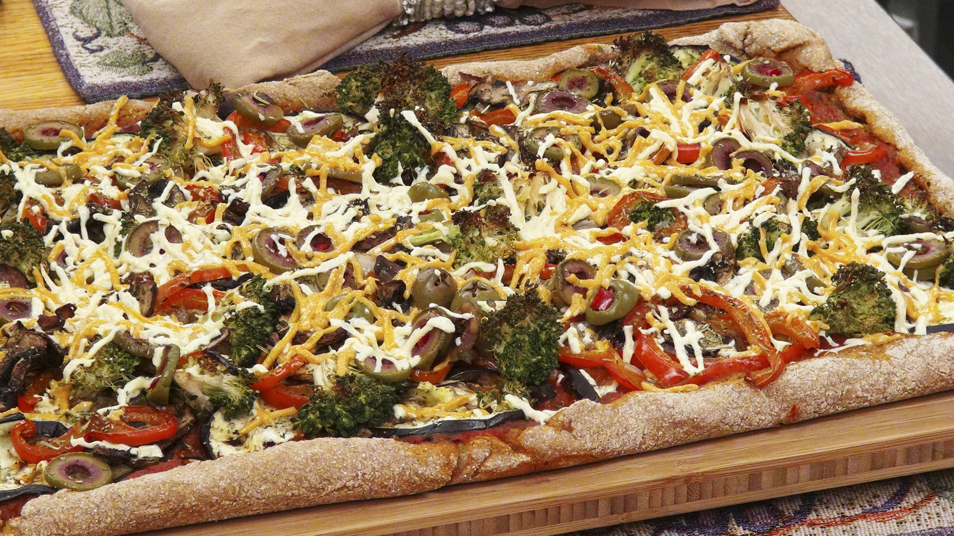 “Pizza with a Twist!” - Episode 401 (25 min)