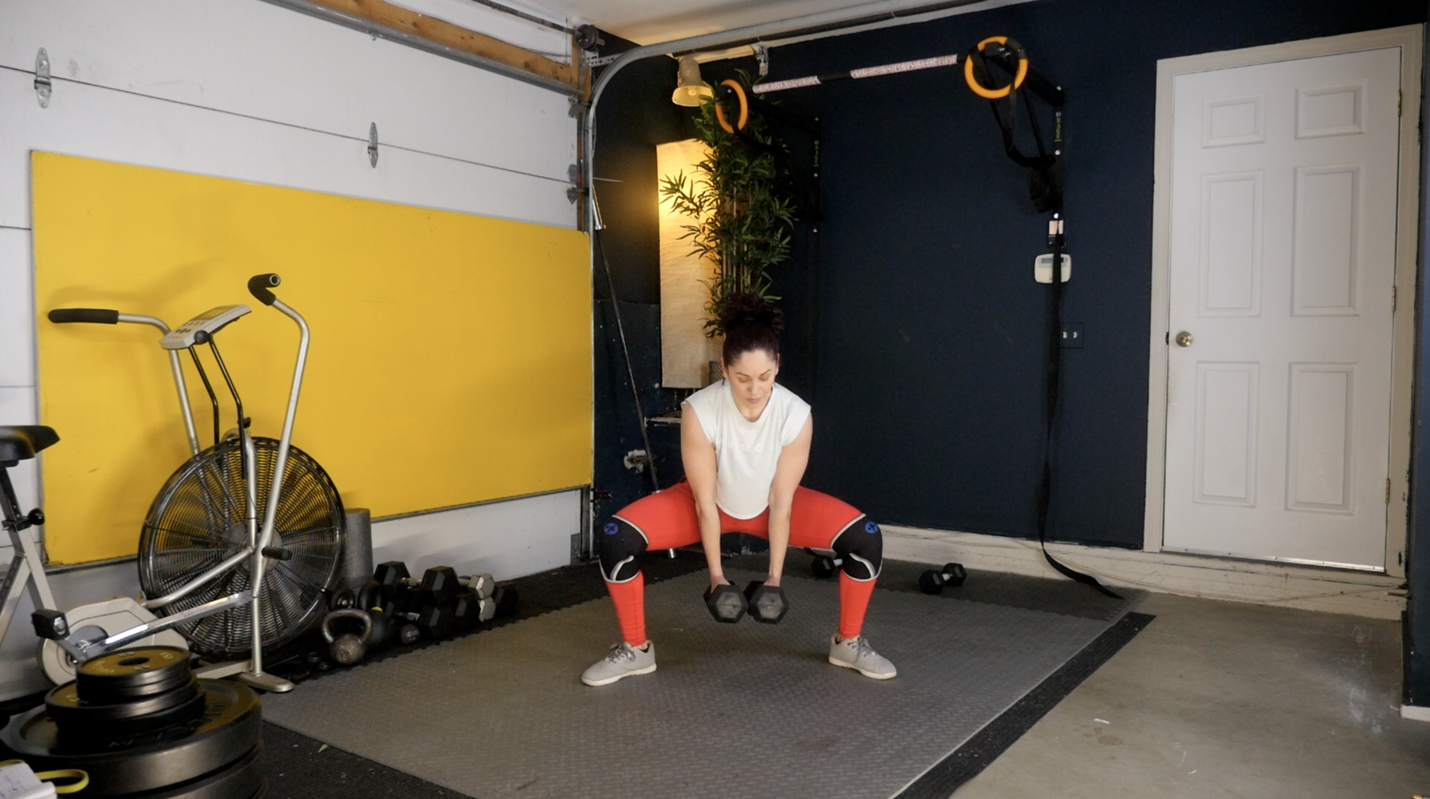 HV Week 4 Day 4 Exercise 1 Straddle Squats and Alternating Walking Lunges