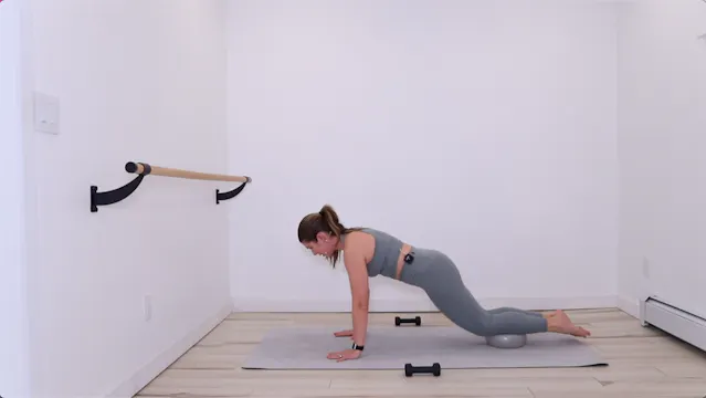 28 min Pilates Strong with the Ball 0...