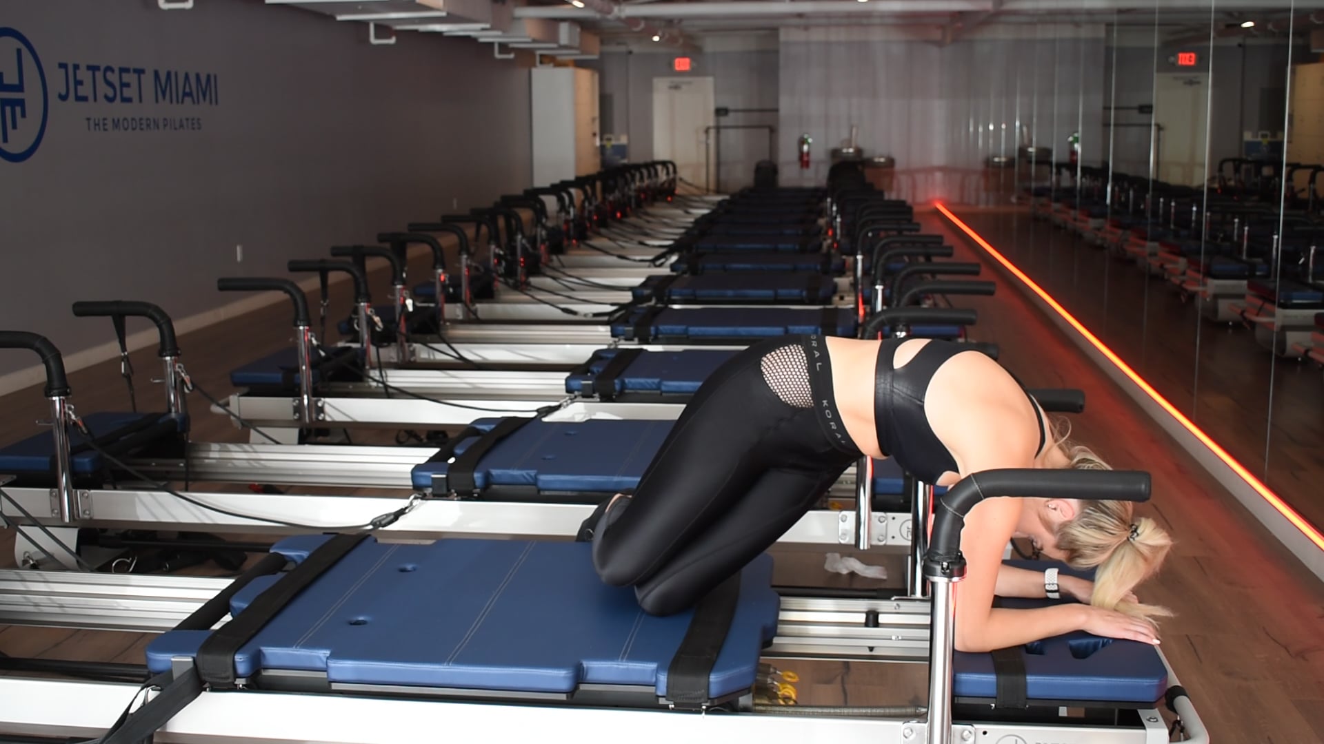 Twisted Kneeling Crunch 